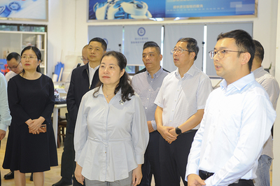副市长王蔚荩深入校园调研，共促新材料技术推广与服务